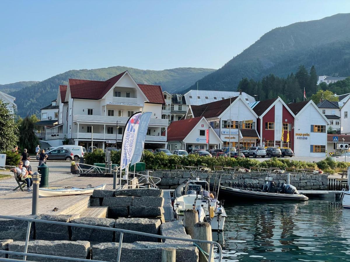 Balestrand Fjordapartments Ngoại thất bức ảnh